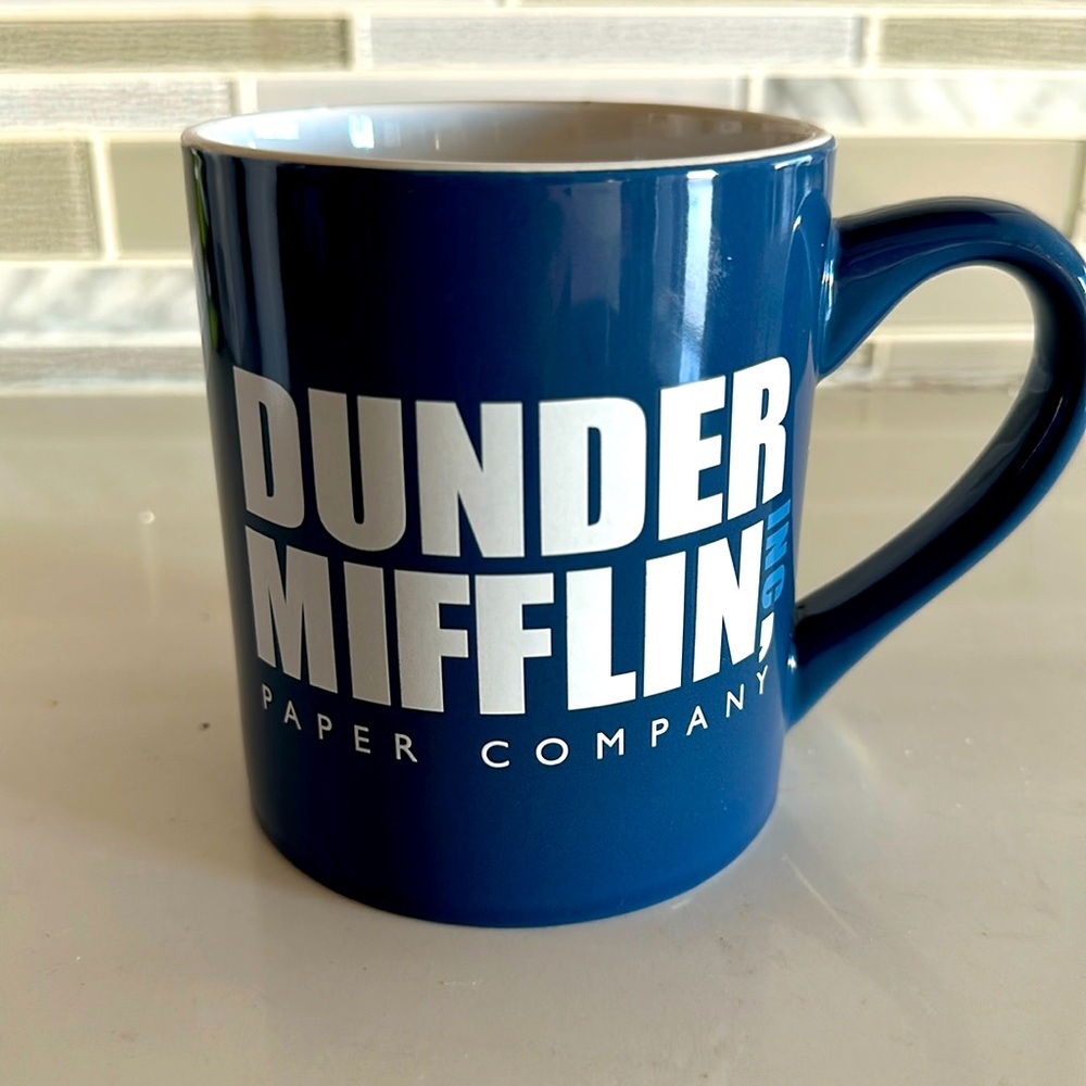 The Office Dunder Mifflin Inc. logo & Assistant to the Regional Manager 14oz mug
